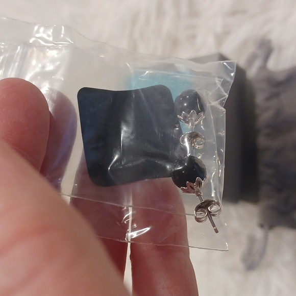 Jade of Yesteryear Charcoal Jade Silver Stud Earrings NEW - Picture 3 of 5